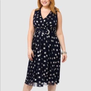 Jessica Howard Sleeveless V-neck buckle dress